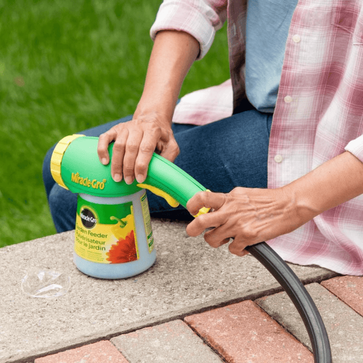 plant fertilizer sprayer Miracle-Gro® Garden Feeder Plant Fertilizer Spray