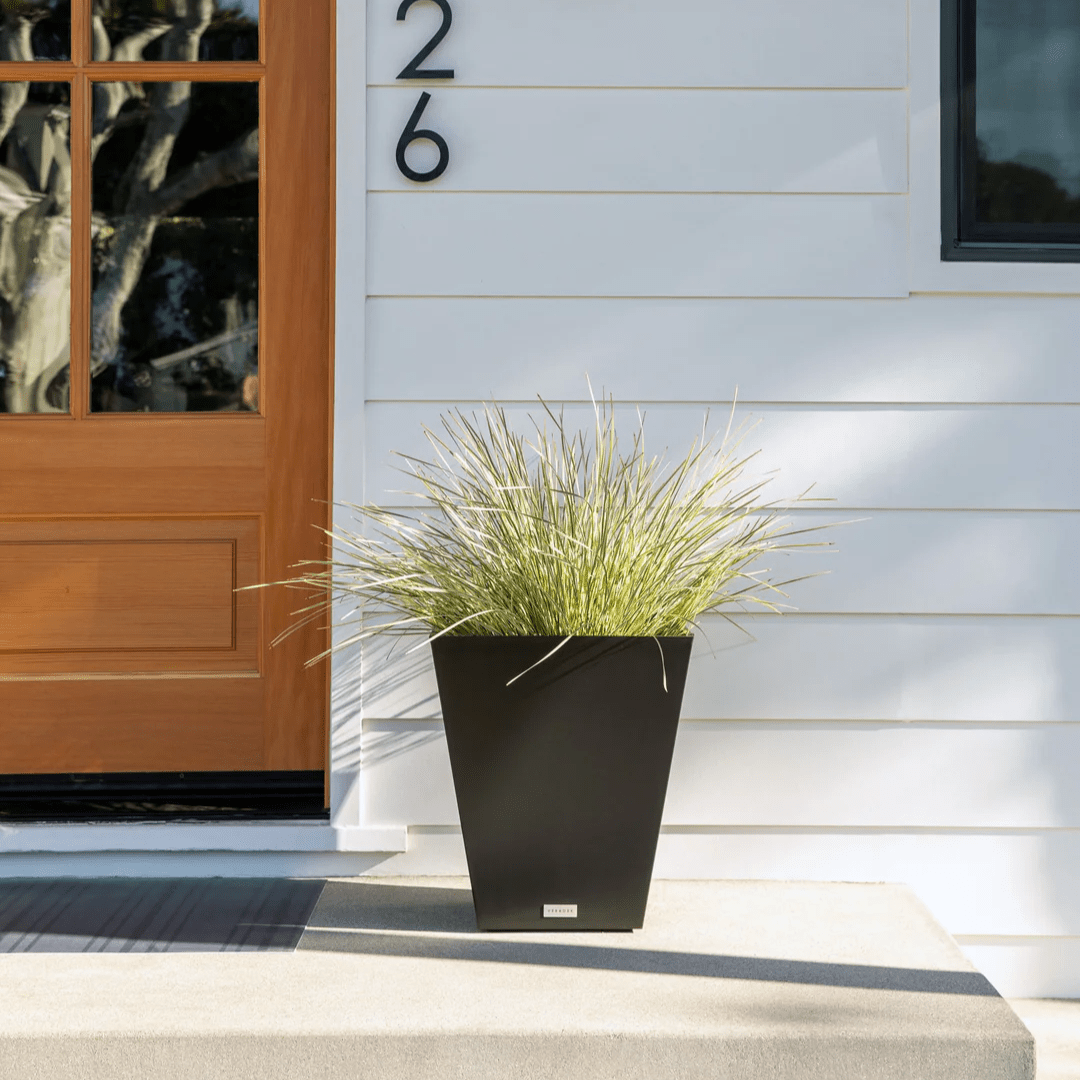 pure nobleton planter 18" Black - Ritchie Feed & Seed Inc.