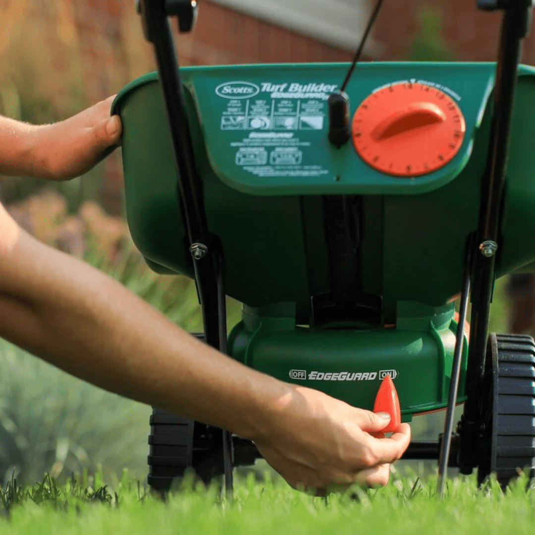 Scotts® Turf Builder® Edgeguard® Mini Broadcast Spreader Ritchie Feed