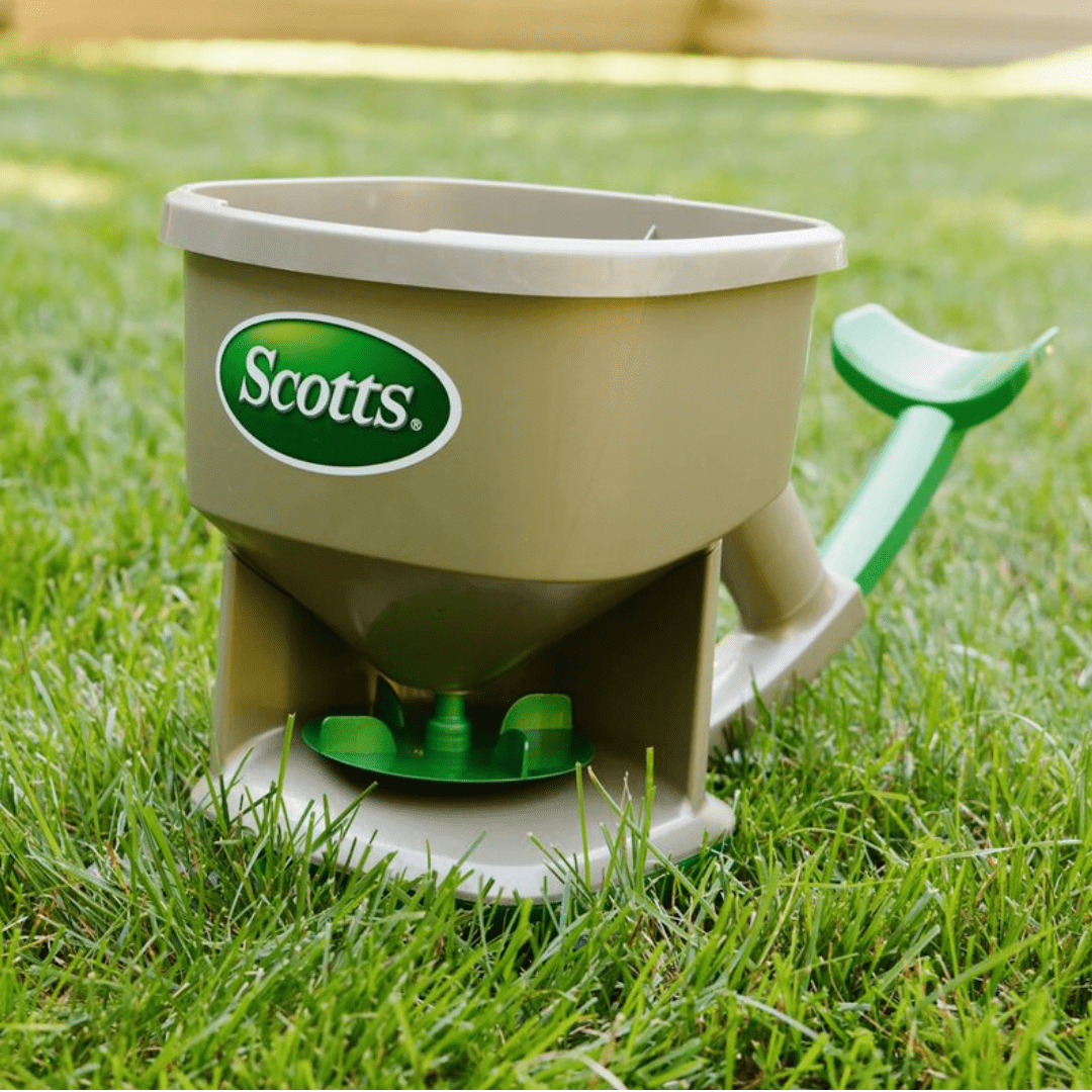 Scotts® Whirl™ Hand-Powered Spreader - Ritchie Feed & Seed Inc.